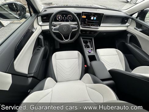 Used 2025 Volkswagen Tiguan SE AWD/4WD image 12