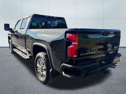 Used 2024 Chevrolet Silverado 2500 High Country w/ Technology Package AWD/4WD image 2