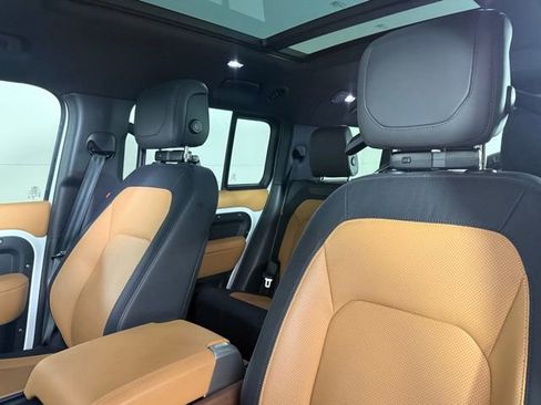 Used 2024 Land Rover Defender 130 X-Dynamic SE image 5