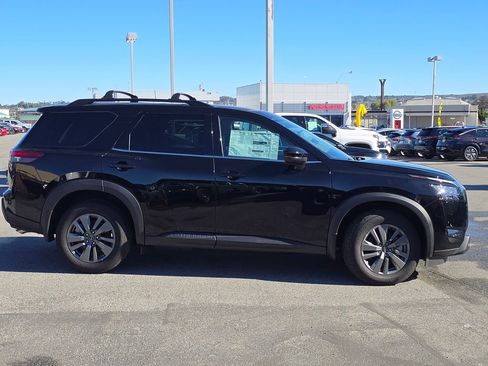 New 2025 Nissan Pathfinder SV w/ SV Premium Package image 30