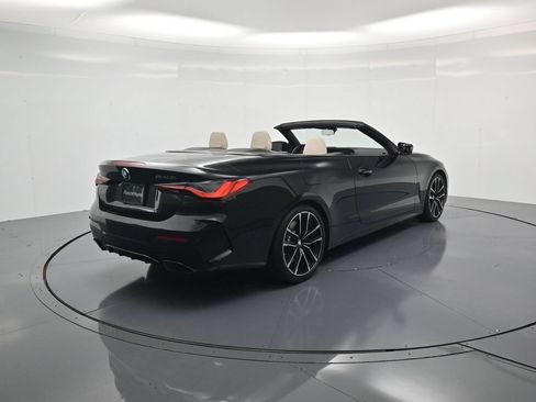 Used 2024 BMW M440i Convertible RWD image 40
