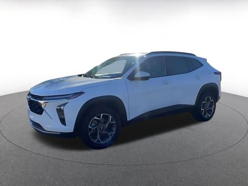 Used 2025 Chevrolet Trax LT image 8