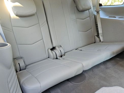 Used 2020 Cadillac Escalade Premium Luxury image 27