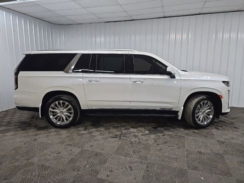 Used 2022 Cadillac Escalade ESV Premium Luxury image 2