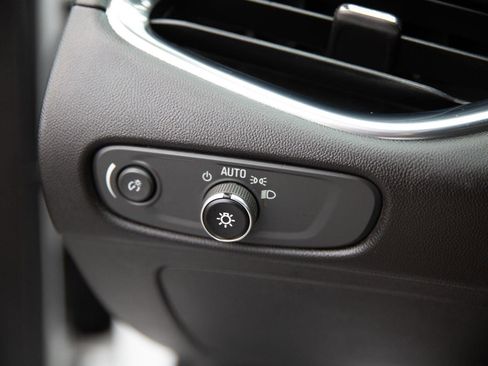 Used 2018 Chevrolet Malibu LT image 10