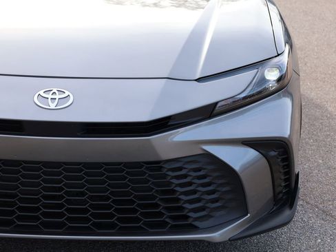 Used 2025 Toyota Camry SE image 17