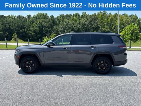 Used 2025 Jeep Grand Cherokee L Laredo AWD/4WD image 4