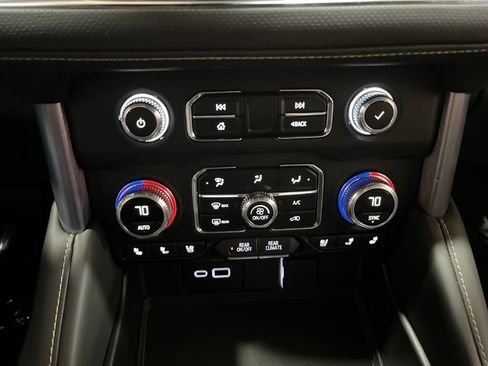 Certified 2024 GMC Yukon XL SLT AWD/4WD image 29