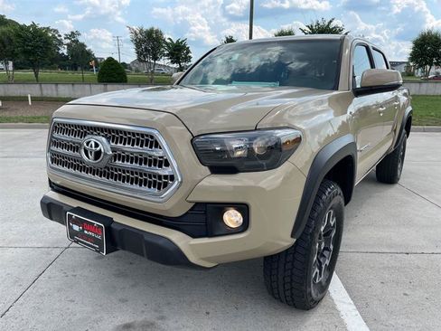 Used 2017 Toyota Tacoma TRD Off-Road w/ Tow Package (A/T) AWD/4WD image 50