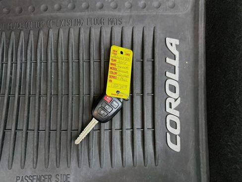 Used 2014 Toyota Corolla S FWD image 35