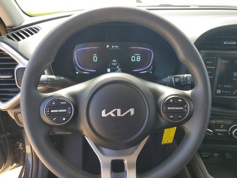 Used 2025 Kia Soul LX FWD image 16