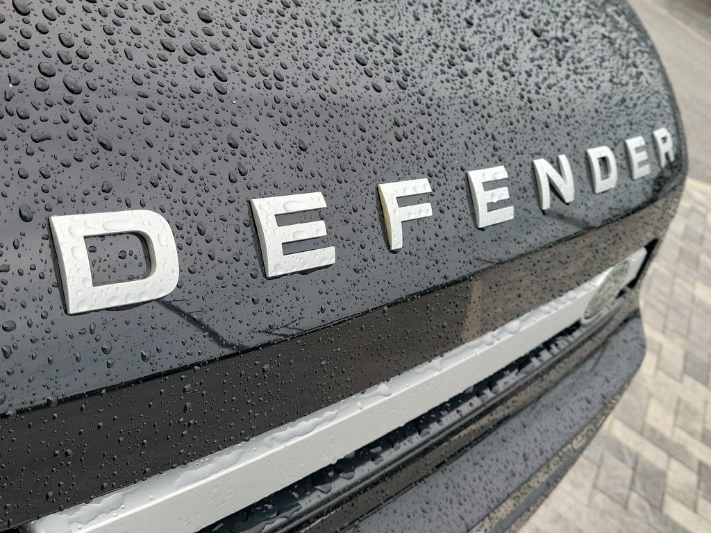Used 2022 Land Rover Defender 110 S AWD/4WD image 9