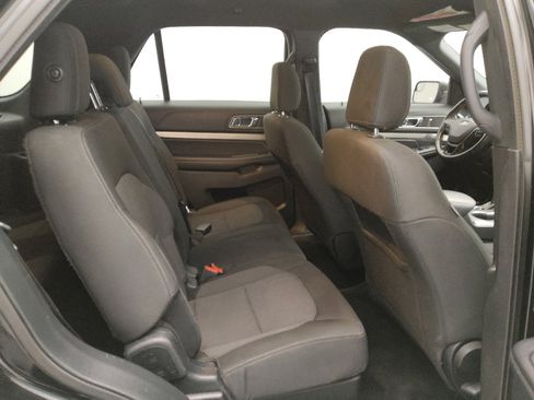 Used 2018 Ford Explorer XLT image 19