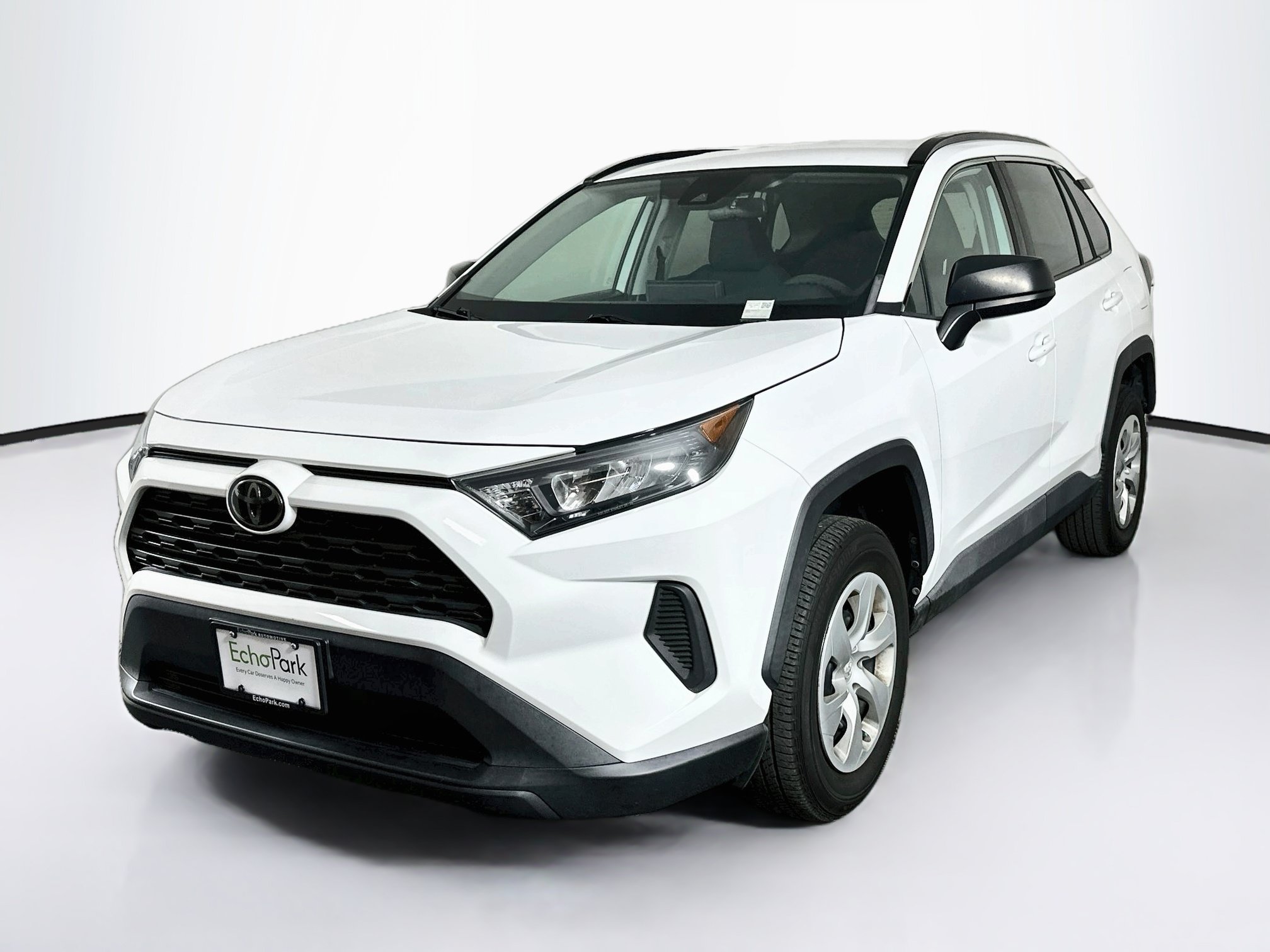 Used 2021 Toyota RAV4 LE FWD image 3