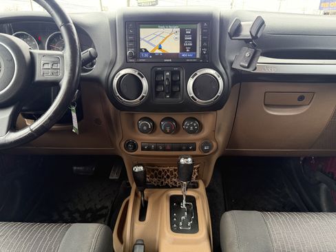 Used 2012 Jeep Wrangler Unlimited Sahara w/ Connectivity Group image 21