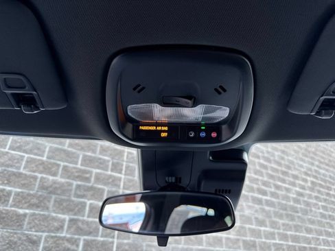 Used 2025 Chevrolet Trax RS w/ Driver Confidence Package FWD image 30