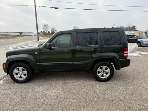 Used 2010 Jeep Liberty Sport image 8