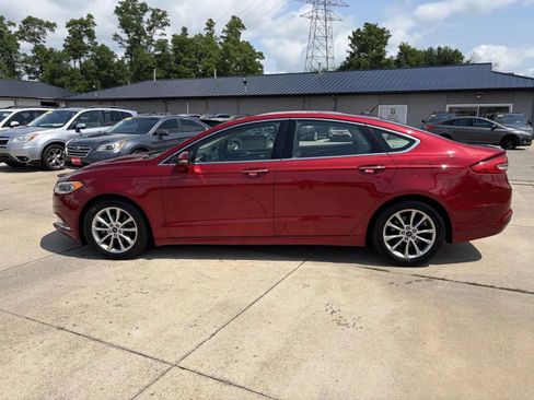 Used 2017 Ford Fusion SE w/ Fusion SE Technology Package FWD image 5