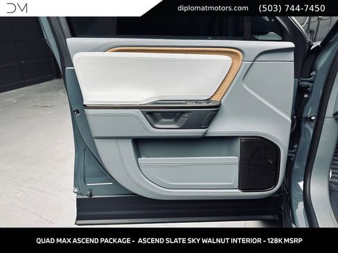 Used 2026 Rivian R1S Premium AWD/4WD image 29