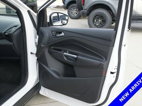 Used 2017 Ford Escape Titanium image 37