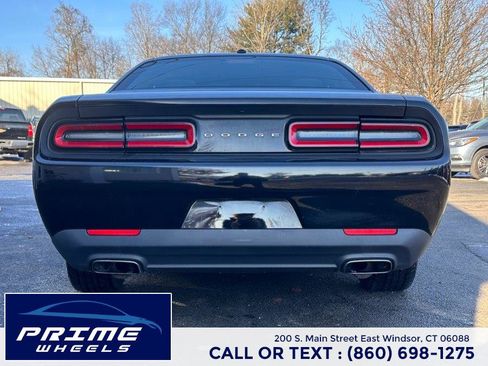 Used 2017 Dodge Challenger SXT image 6
