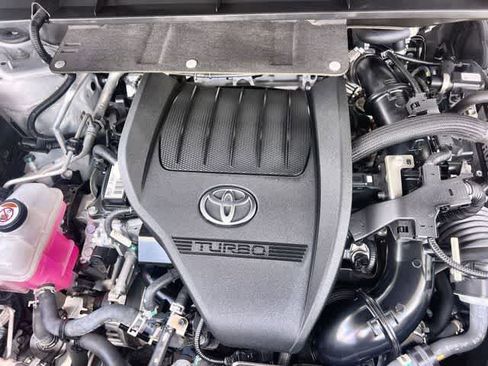 Used 2023 Toyota Highlander Limited FWD image 10