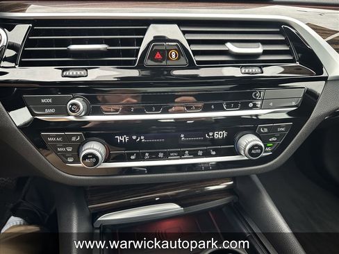 Used 2022 BMW 530i xDrive w/ Premium Package image 9