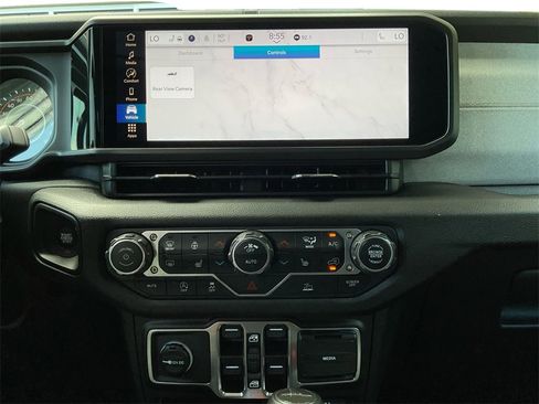 New 2025 Jeep Gladiator Sport image 12