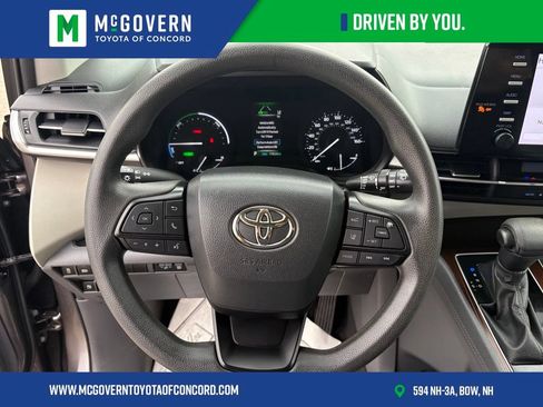 Used 2023 Toyota Sienna LE AWD/4WD image 35