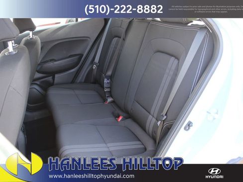 Used 2025 Hyundai Venue SEL image 13