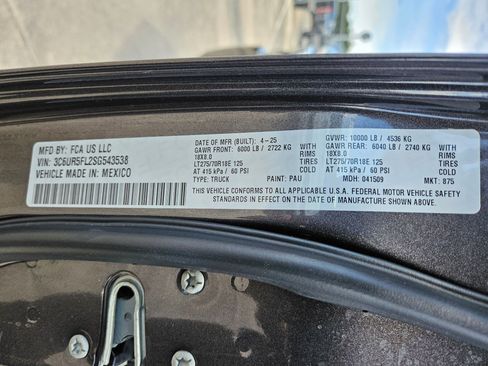 Used 2025 RAM 2500 Laramie AWD/4WD image 36