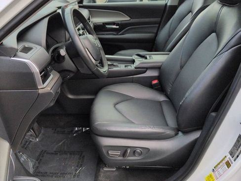 Certified 2024 Toyota Grand Highlander AWD image 8