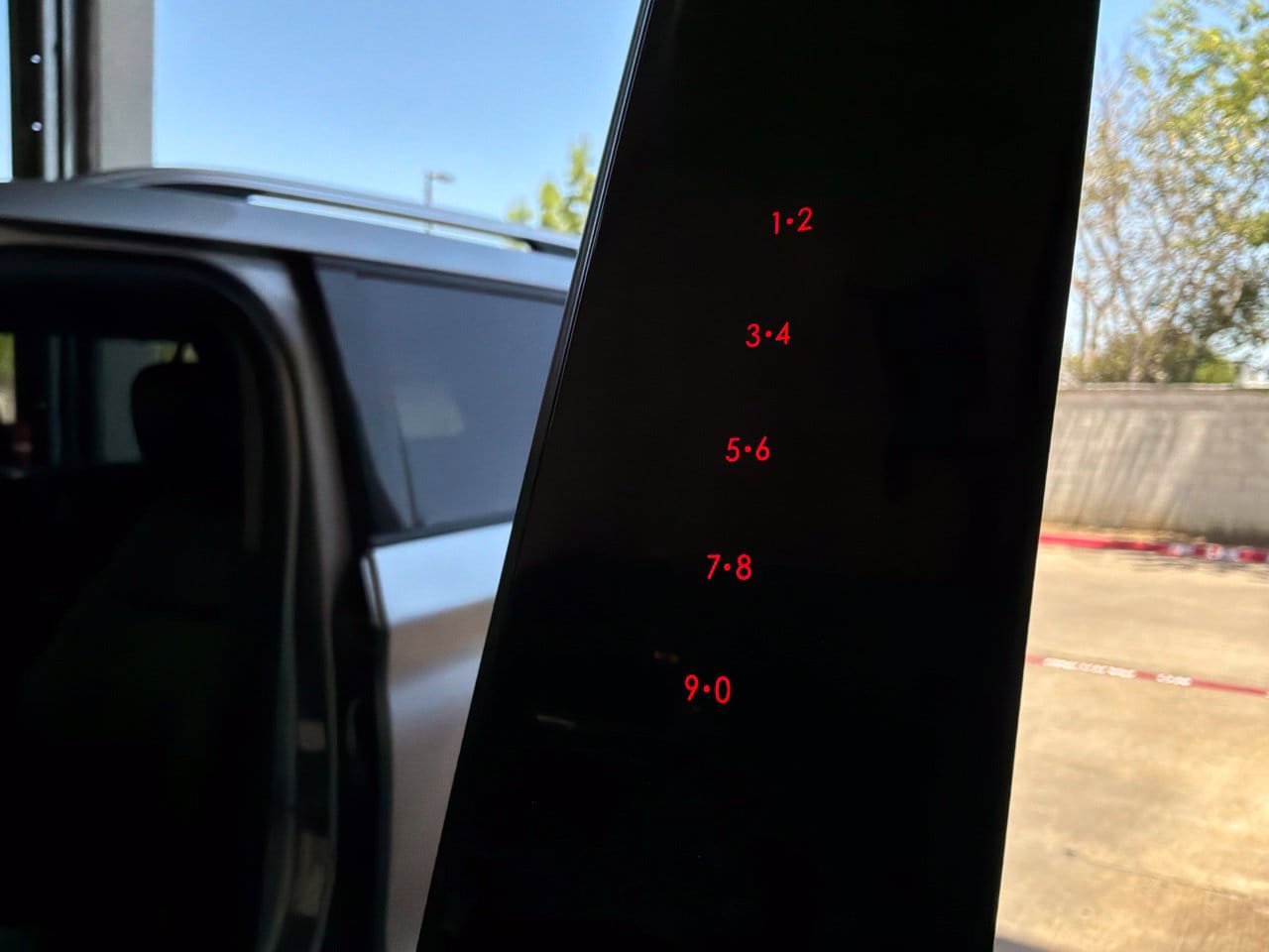 Used 2023 Ford Explorer Limited RWD image 9