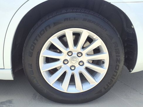 Used 2014 Chrysler 300 RWD image 9