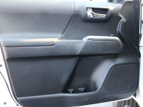 Used 2019 Toyota Tacoma TRD Off-Road RWD image 8