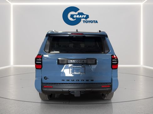 Used 2025 Toyota 4Runner SR5 AWD/4WD image 9