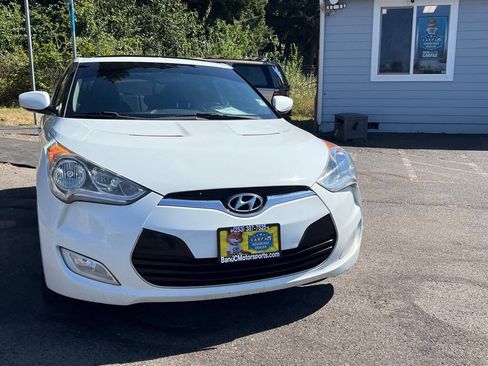 Used 2013 Hyundai Veloster w/ Style Pkg FWD image 5