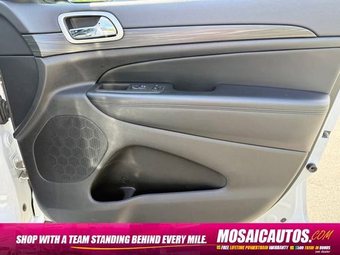 Used 2021 Jeep Grand Cherokee Laredo X AWD/4WD image 9