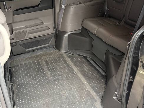 Used 2014 Honda Odyssey Touring Elite image 17