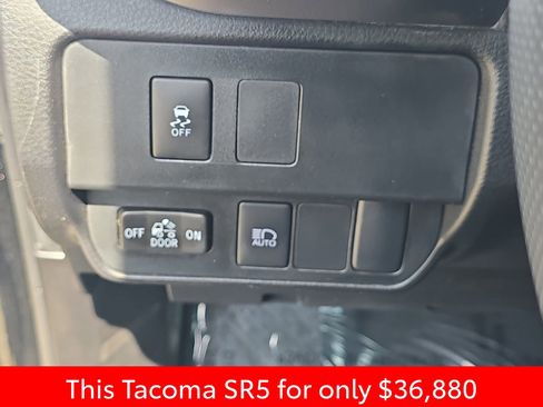 Used 2023 Toyota Tacoma SR5 AWD/4WD image 33