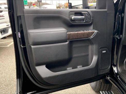 Used 2021 GMC Sierra 2500 Denali w/ Denali Black Diamond Edition image 20