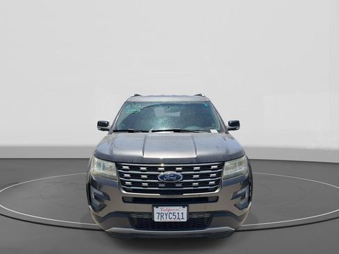 Used 2016 Ford Explorer XLT w/ Equipment Group 202A FWD image 5