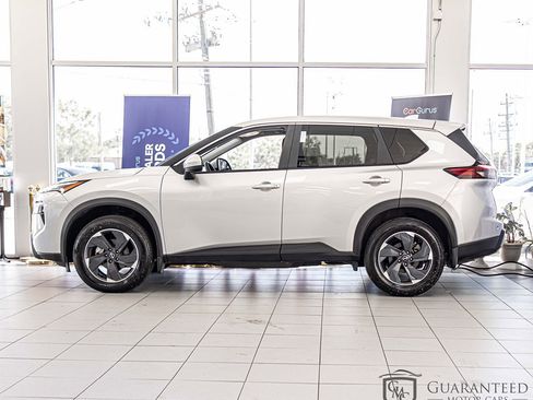 Used 2024 Nissan Rogue SV AWD/4WD image 6