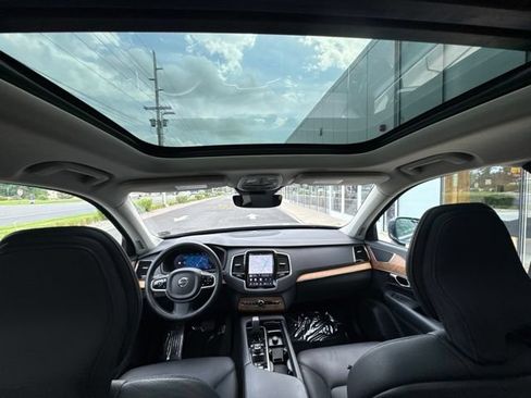 Certified 2023 Volvo XC90 B5 Plus w/ Protection Package Premier AWD/4WD image 18
