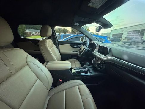 Used 2020 Chevrolet Blazer Premier w/ Driver Confidence II Package FWD image 3
