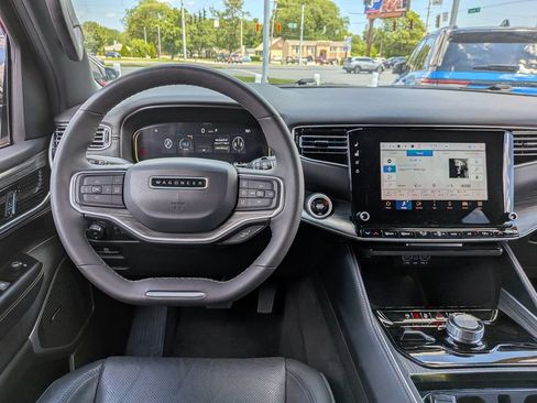 Used 2024 Jeep Wagoneer Series II w/ Flexible Seating Group AWD/4WD image 26