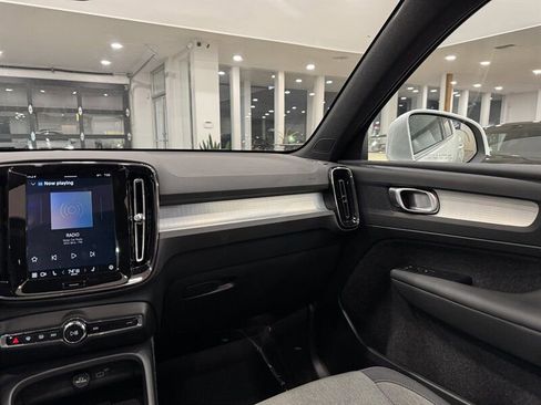 Used 2025 Volvo XC40 B5 Core image 28