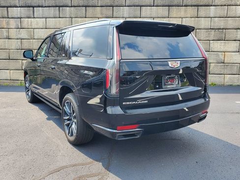 Used 2024 Cadillac Escalade ESV Sport Platinum w/ Heavy-Duty Trailer Package AWD/4WD image 3