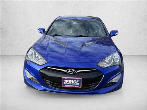 Used 2013 Hyundai Genesis 3.8 image 2