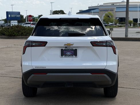 Used 2025 Chevrolet Equinox LT w/ Safety and Technology Package FWD image 5